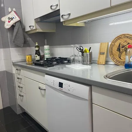 Spacious And Comfortable 2bed 2 Bath Near Airport And Citycenter Apartment
