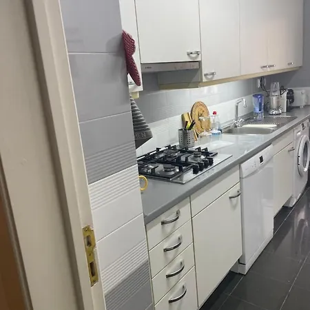 Apartment Spacious And Comfortable 2bed 2 Bath Near Airport And Citycenter Lissabon