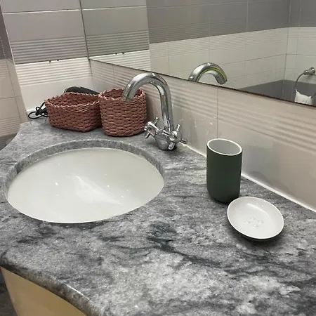 Apartman Spacious And Comfortable 2bed 2 Bath Near Airport And Citycenter *