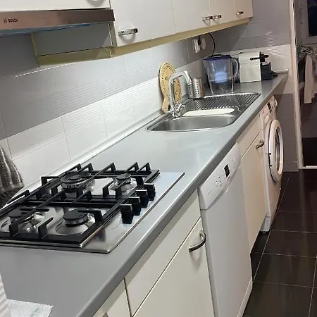 Spacious And Comfortable 2bed 2 Bath Near Airport And Citycenter Apartman Lisboa