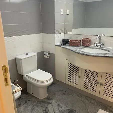 Spacious And Comfortable 2bed 2 Bath Near Airport And Citycenter Apartman