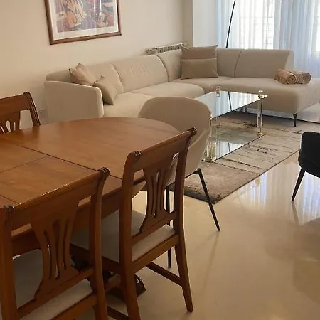 Spacious And Comfortable 2bed 2 Bath Near Airport And Citycenter Apartman